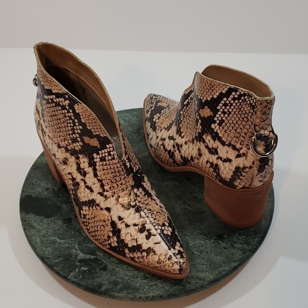 KAANAS~Size 6M~Sand Snake Bootie NEW.